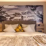 Arcade & Saas Fee