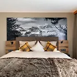 Arcade & Saas Fee