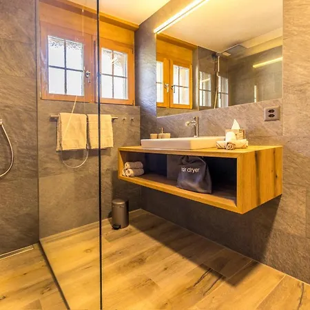 Arcade & Apartment Saas-Fee