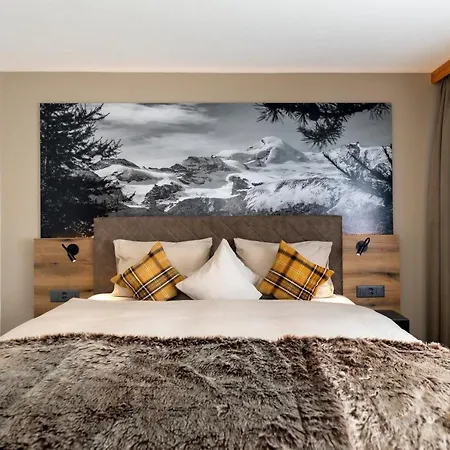 Arcade & Saas-Fee