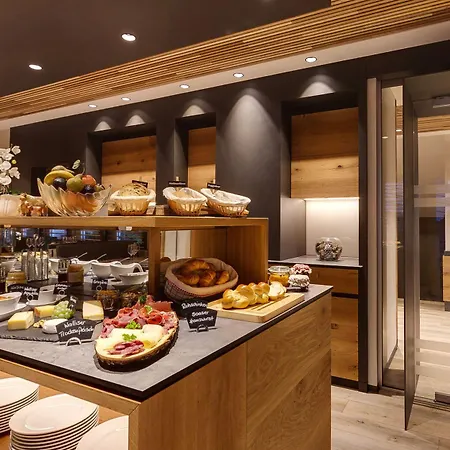 Апартаменти Arcade & Зас-Фе